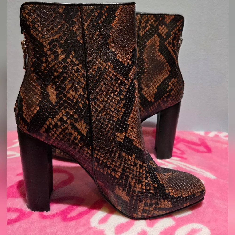 Aqua Women's Soren Brown Leather Block Heel Ankle Boot, Size 6.5 - Picture 7 of 11